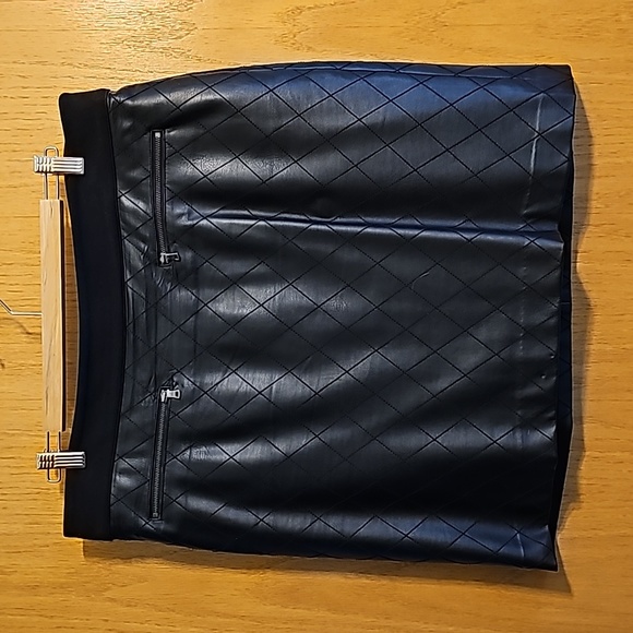 Ann Taylor faux leather skirt size 12 - Picture 1 of 2